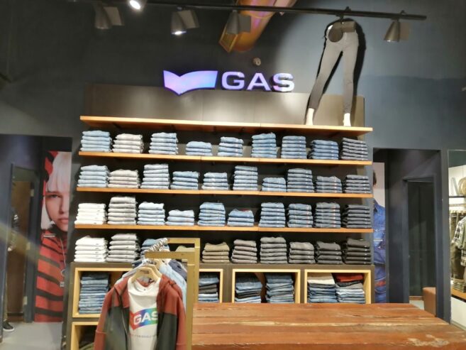 Gas